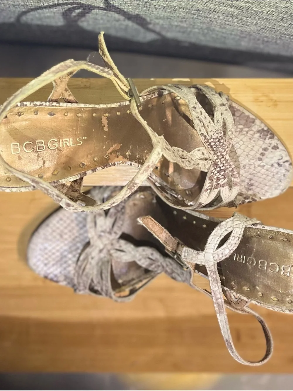 BCBGirls T-Strap Slingback Heels Snakeskin Print Leather US 5.5B/EU 35.5 Sandals
